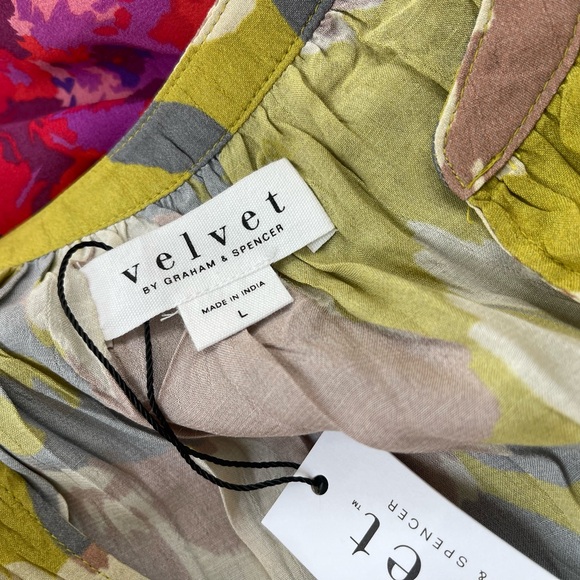 Velvet - Picture 5 of 7